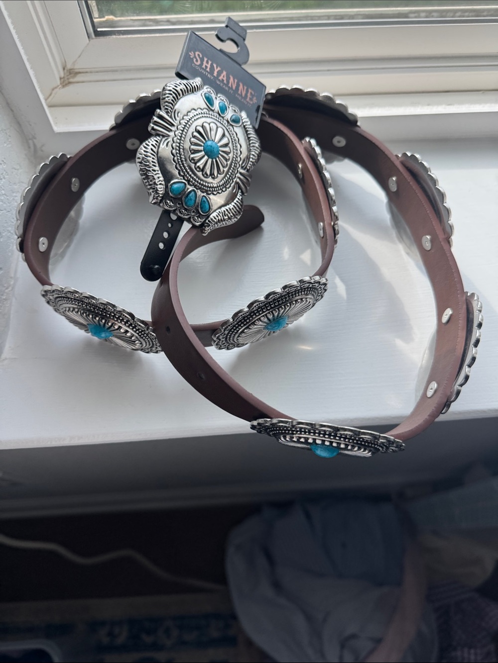 NWT Shyanne
Women's Brown Leather Quiet Western Turquoise Concho Belt NWT SZ M/L - Picture 3 of 7